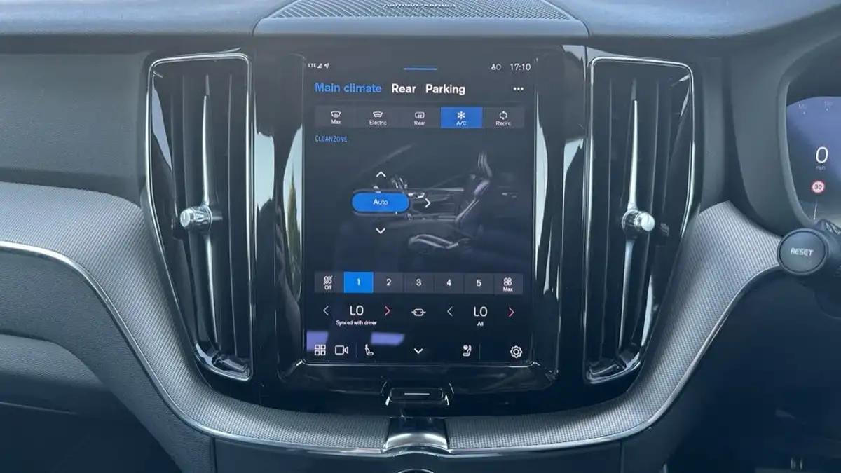 2022-volvo-xc60-20-b5-plus-big-34