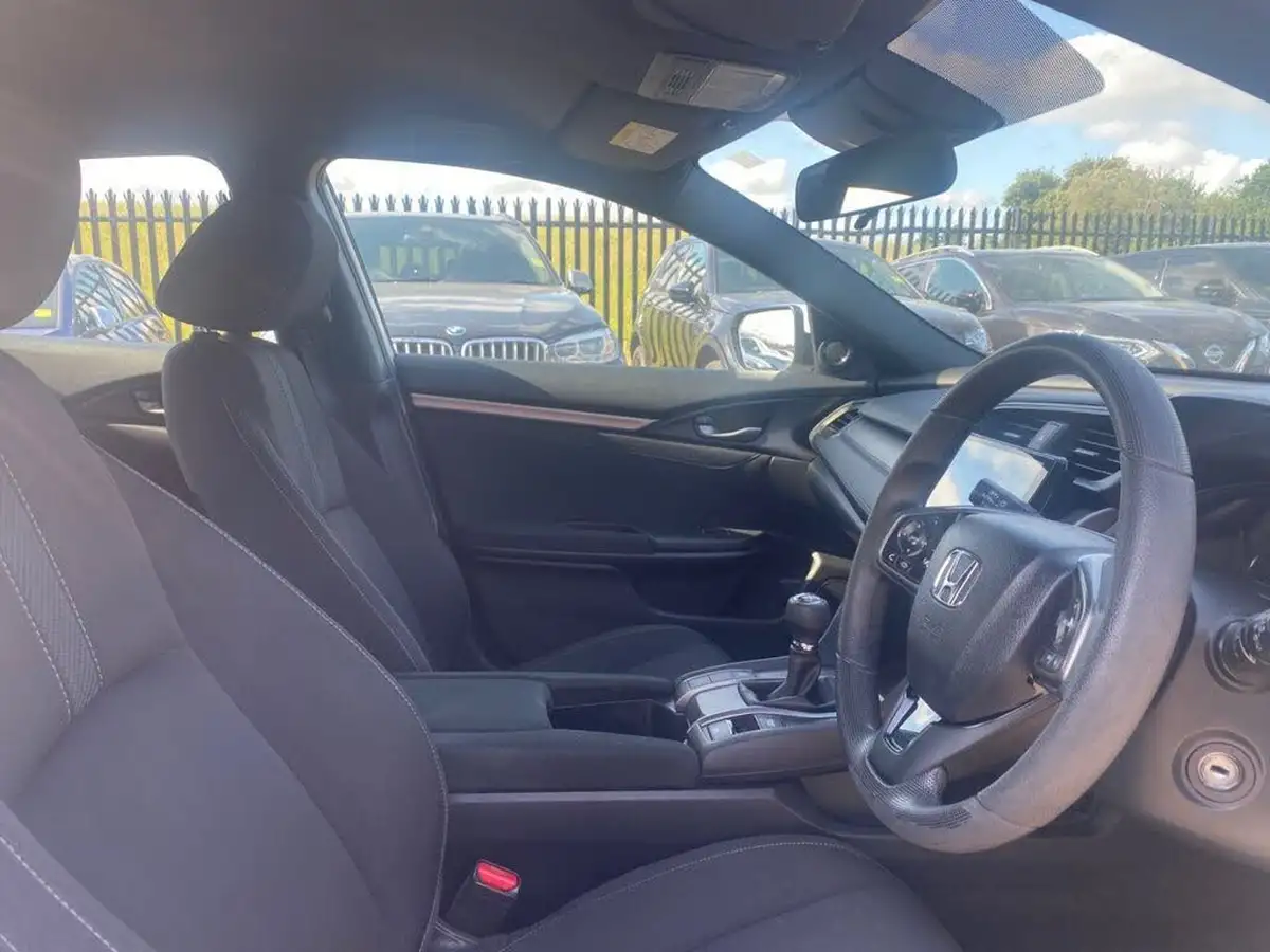 2019-honda-civic-16-i-dtec-se-hatchback-5d-big-7