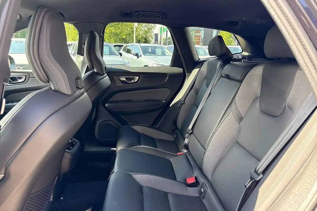 2025-volvo-xc60-20-b5-plus-black-edition-big-28