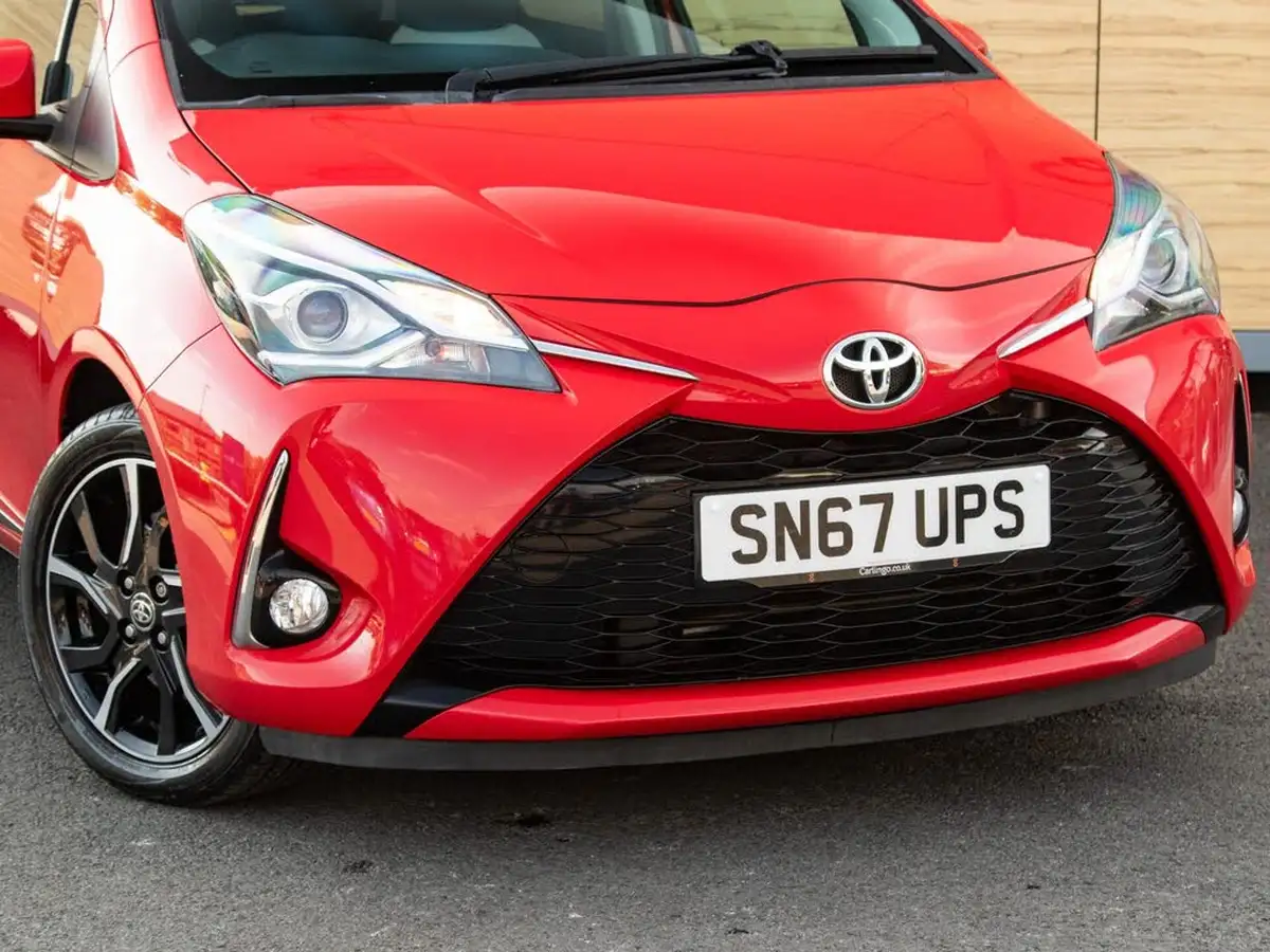 2017-toyota-yaris-15-vvt-i-design-panoramic-roof-1497cc-big-9