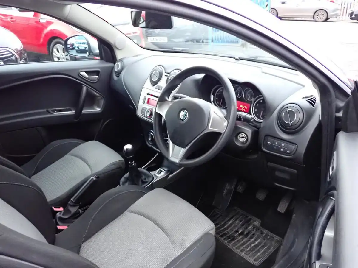 2009-alfa-romeo-mito-14-turismo-16v-big-14