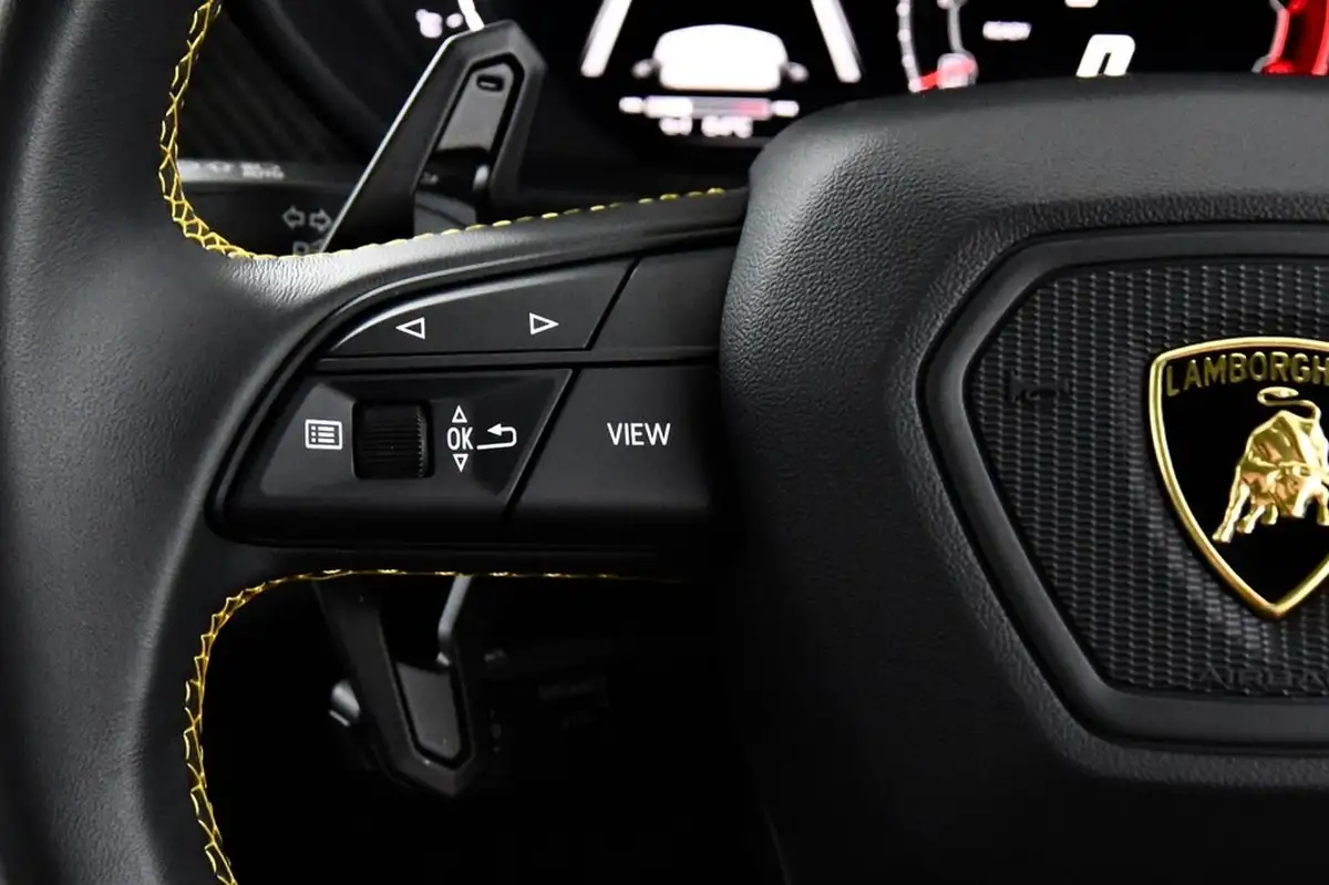 2024-lamborghini-urus-40-no-trim-big-25