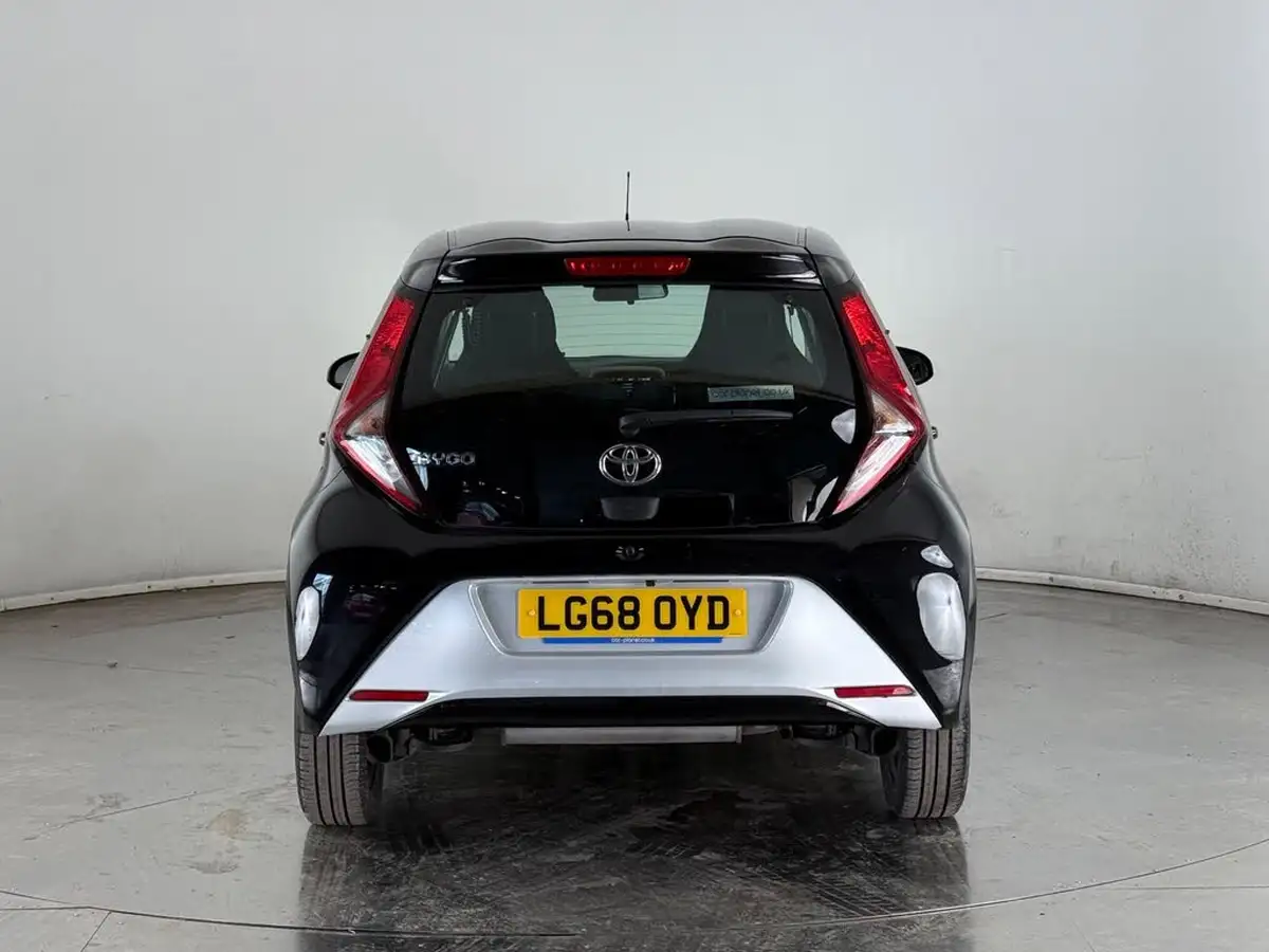2018-toyota-aygo-10-vvt-i-x-play-68bhp-tss-5d-x-shift-big-7