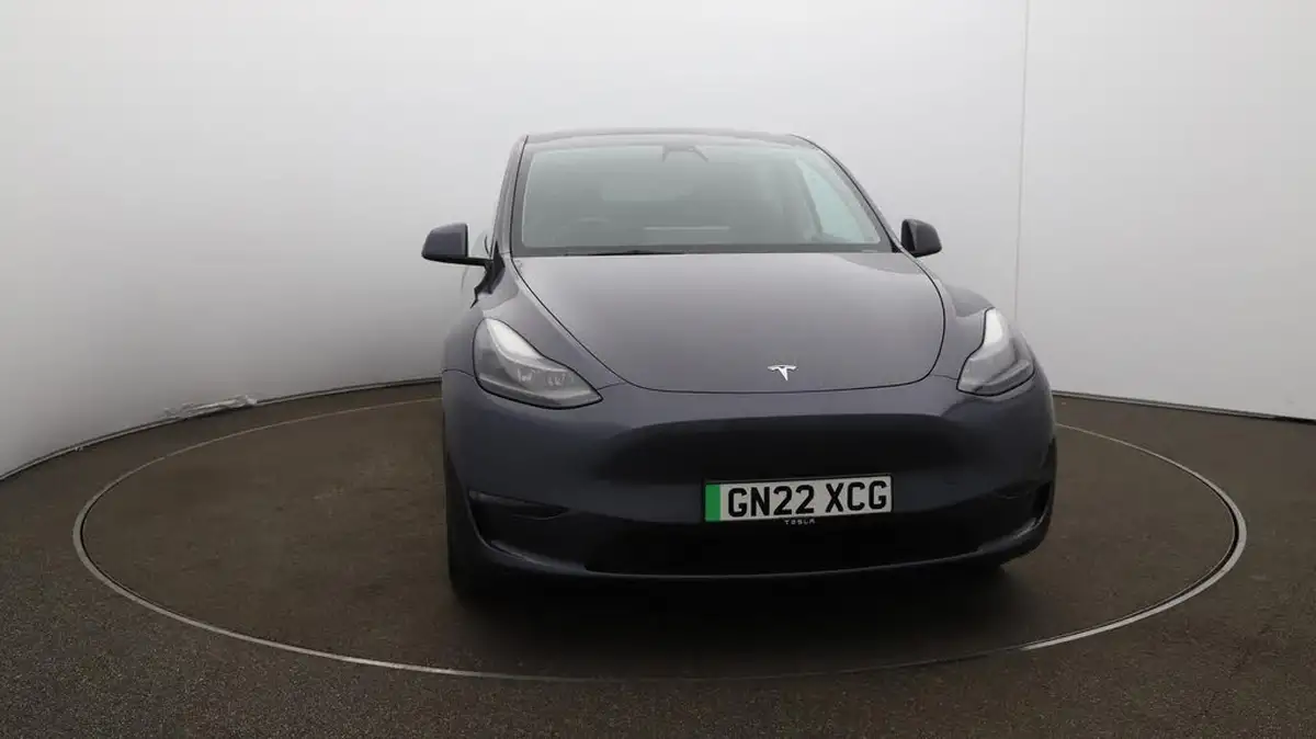 2022-tesla-model-y-e-long-range-big-23