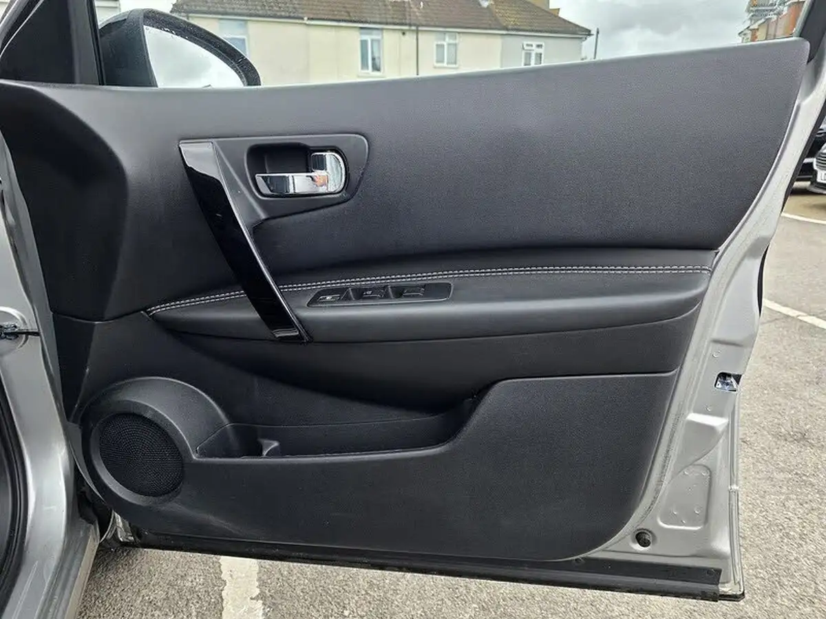 2013-nissan-qashqai2-15td-360-big-28