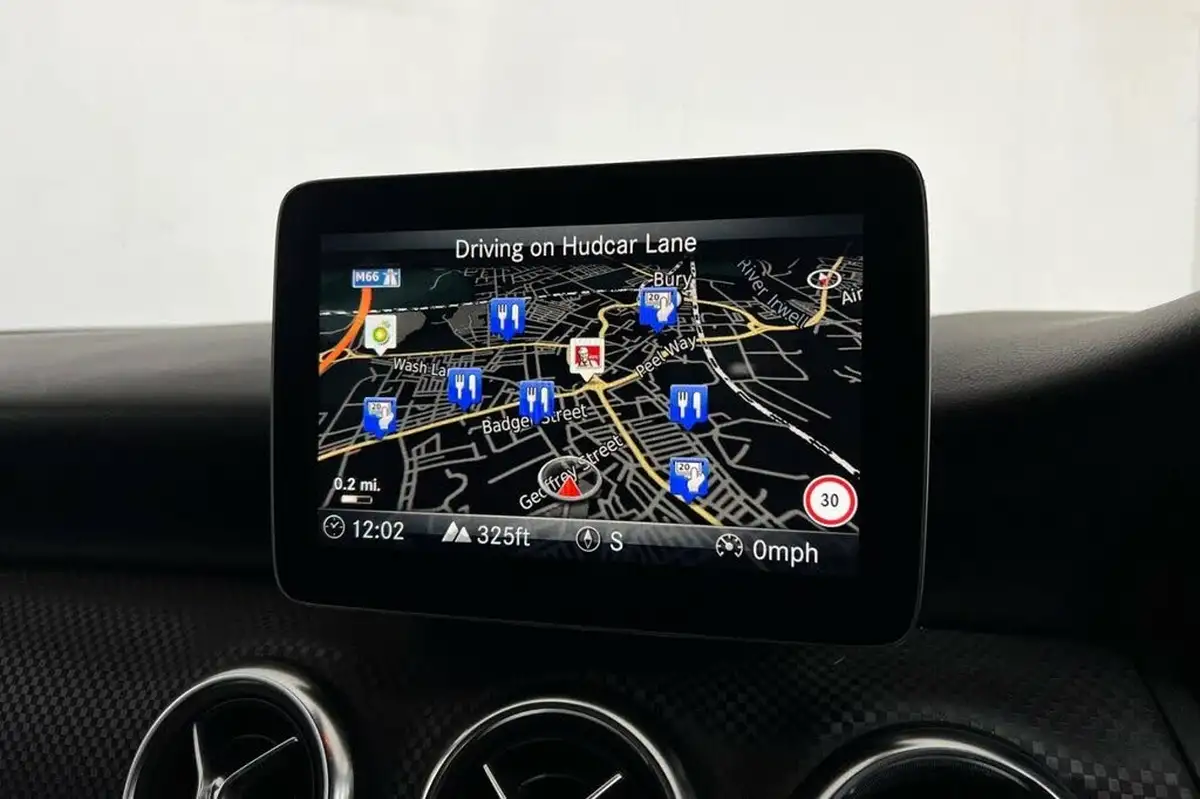 2018-mercedes-benz-a-class-15d-a180d-sport-edition-7g-dct-big-12