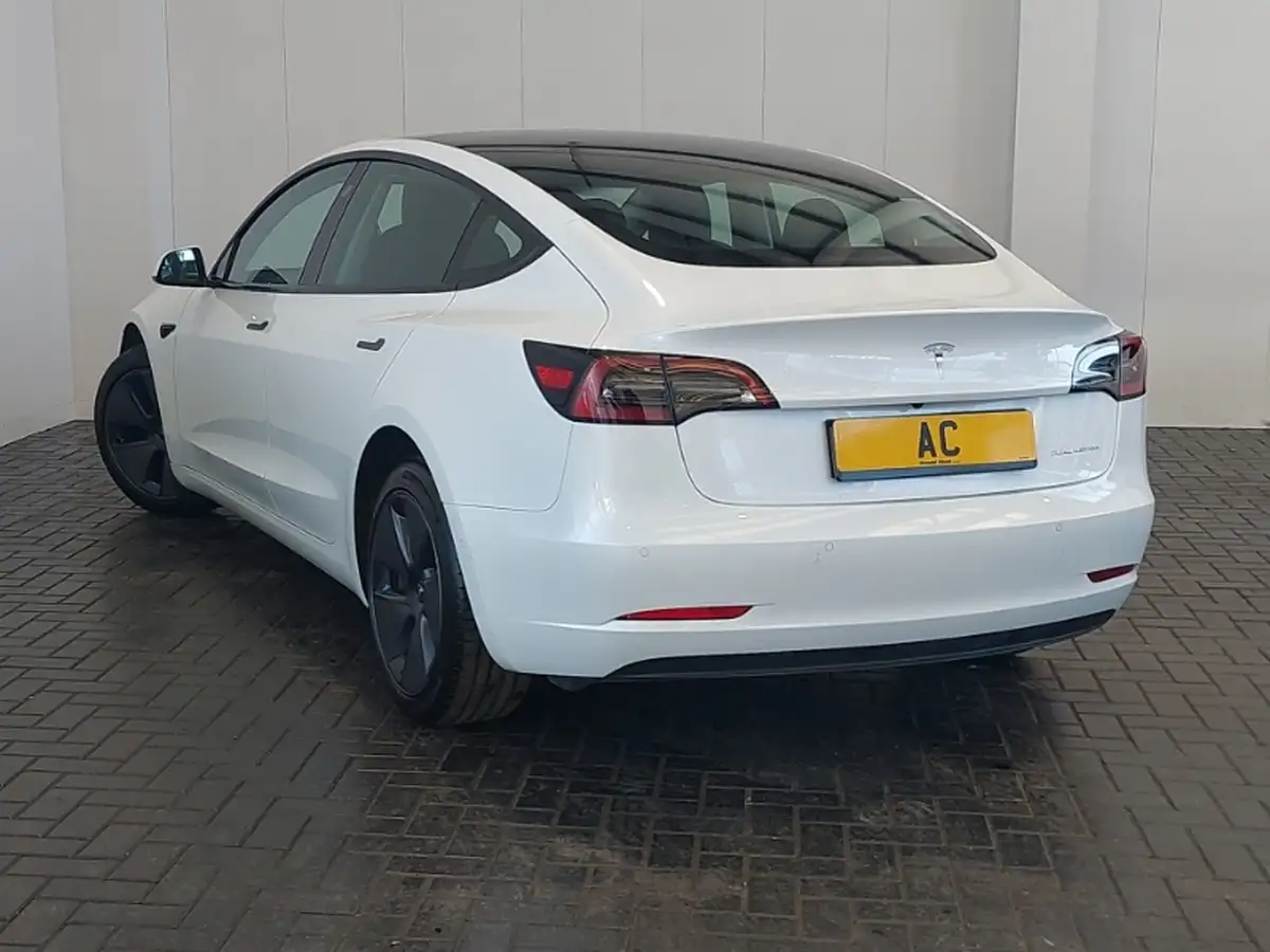 2022-tesla-model-3-e-long-range-big-1