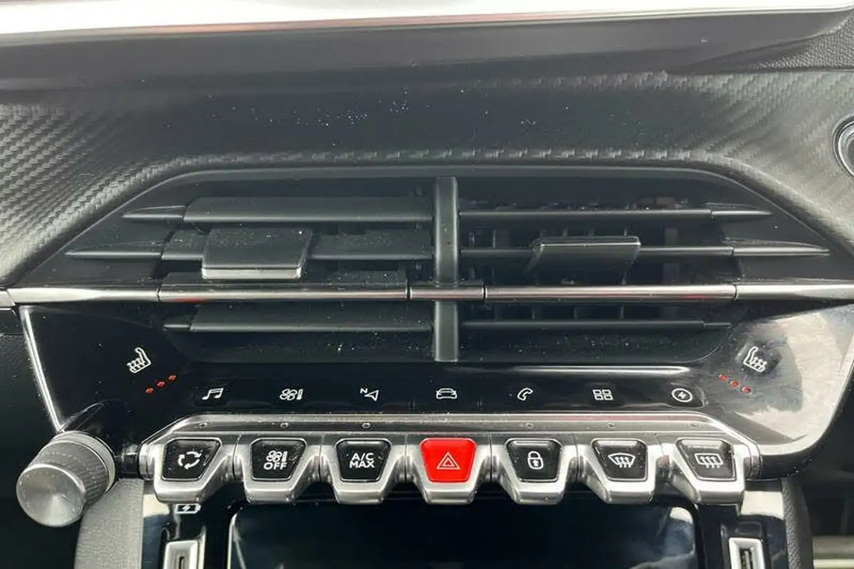 2021-peugeot-2008-suv-e-gt-big-32