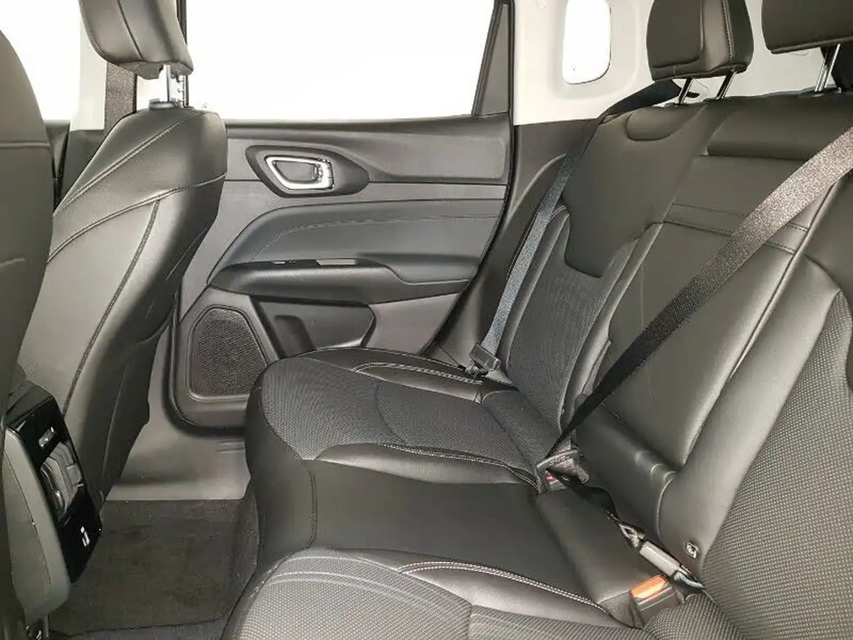 2025-jeep-compass-15-altitude-big-5