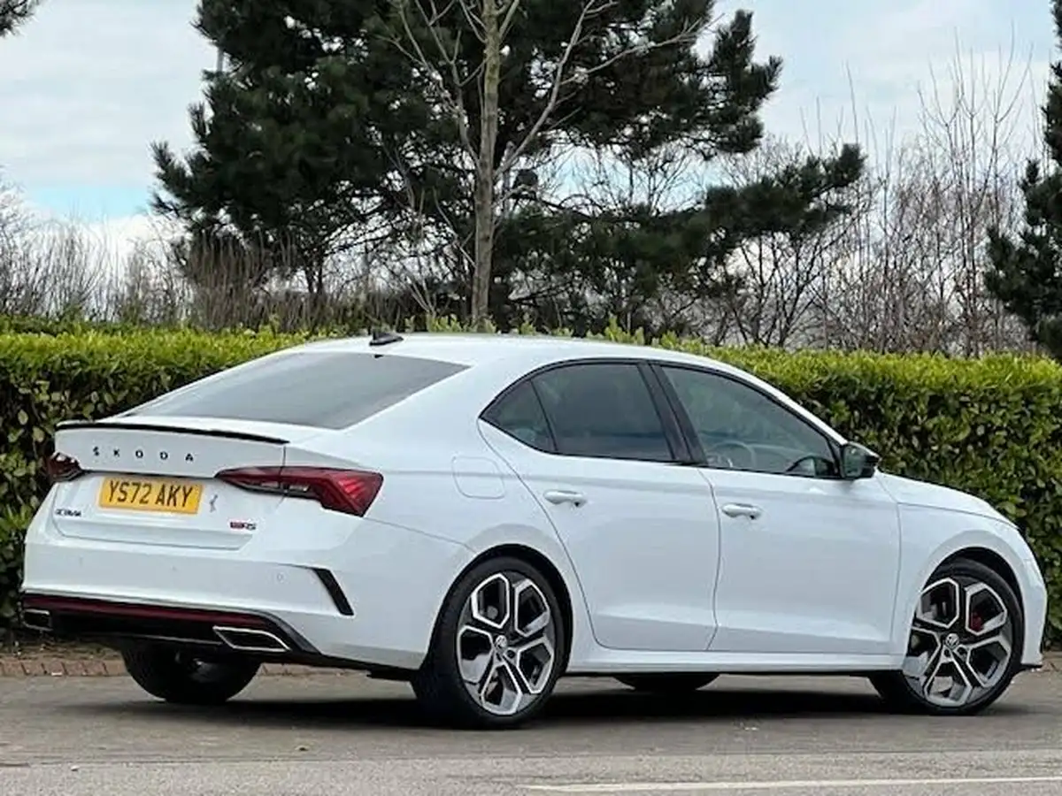 2022-skoda-octavia-20tdi-vrs-4x4-hatchback-big-8