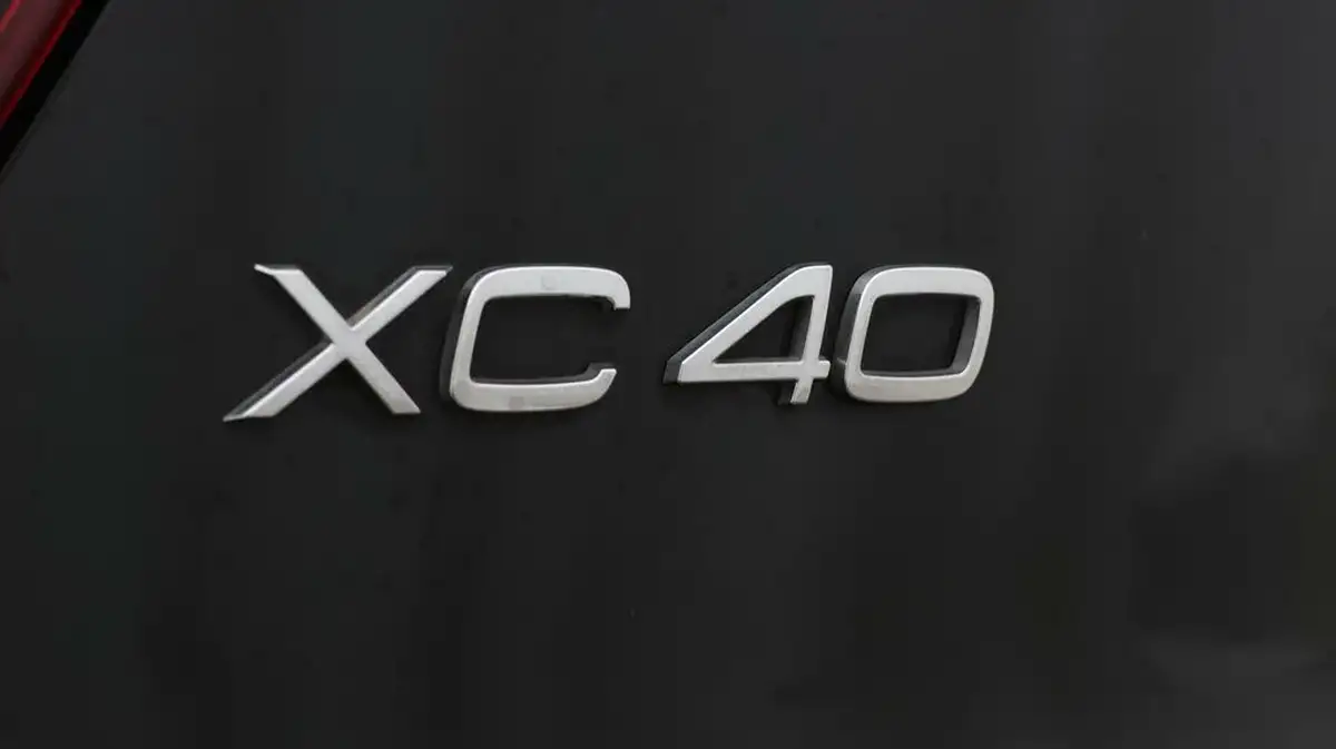 2021-volvo-xc40-20-b4-inscription-197bhp-geartronic-big-22