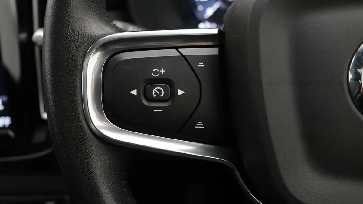 2021-volvo-xc40-20-b4-inscription-197bhp-geartronic-big-26