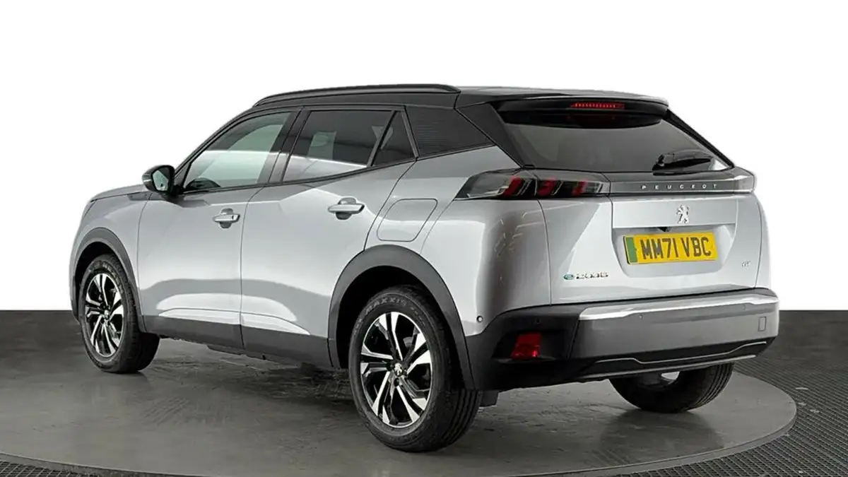 2022-peugeot-2008-suv-e-gt-big-5