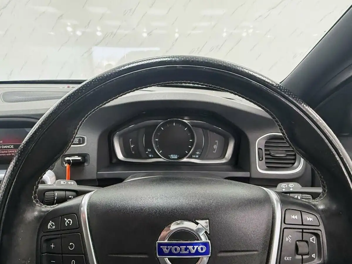 2014-volvo-v60-20td-d4-r-design-181bhp-nav-1969cc-big-14