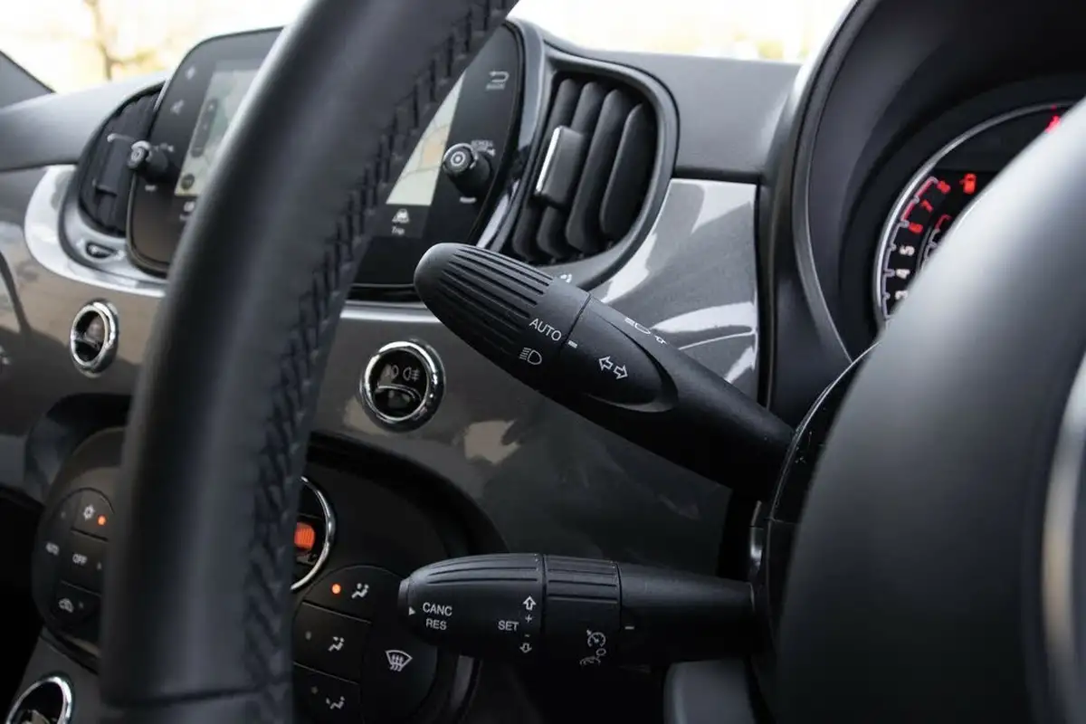 2022-fiat-500-10-dolcevita-big-16