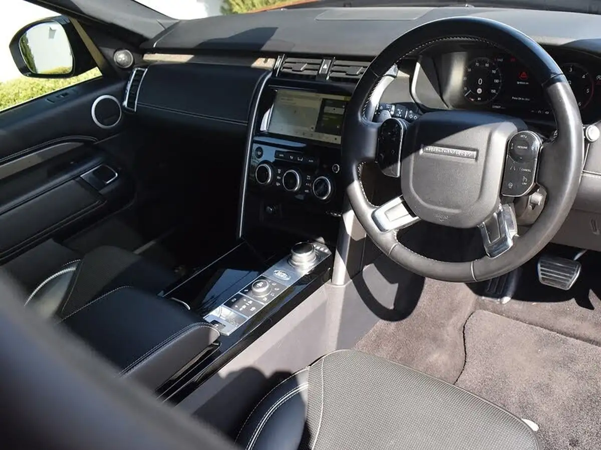 2020-land-rover-discovery-30-sd6-hse-big-2