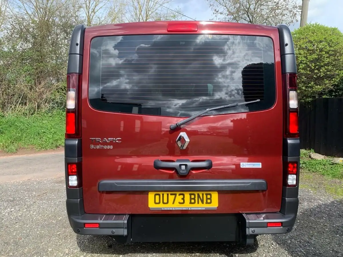 2023-renault-trafic-passenger-20-blue-dci-sl28-110-business-big-16