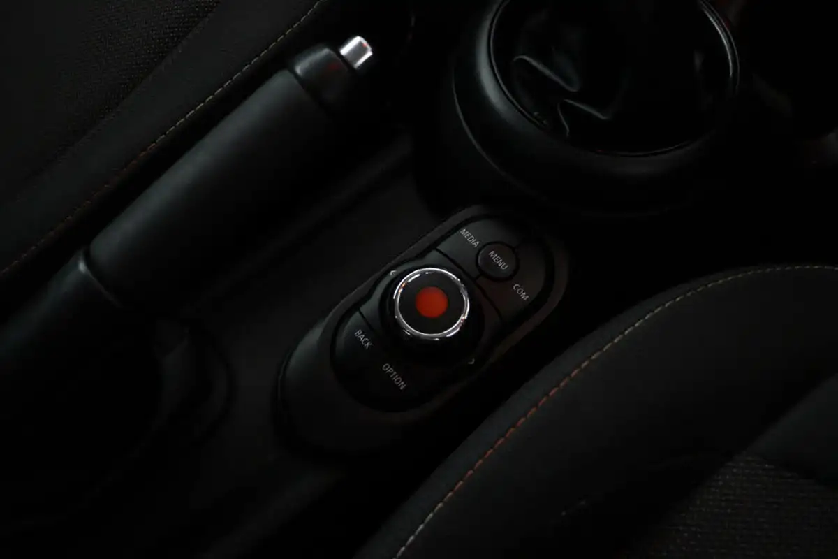 2018-mini-cooper-15-one-series-ii-ss-3d-big-22