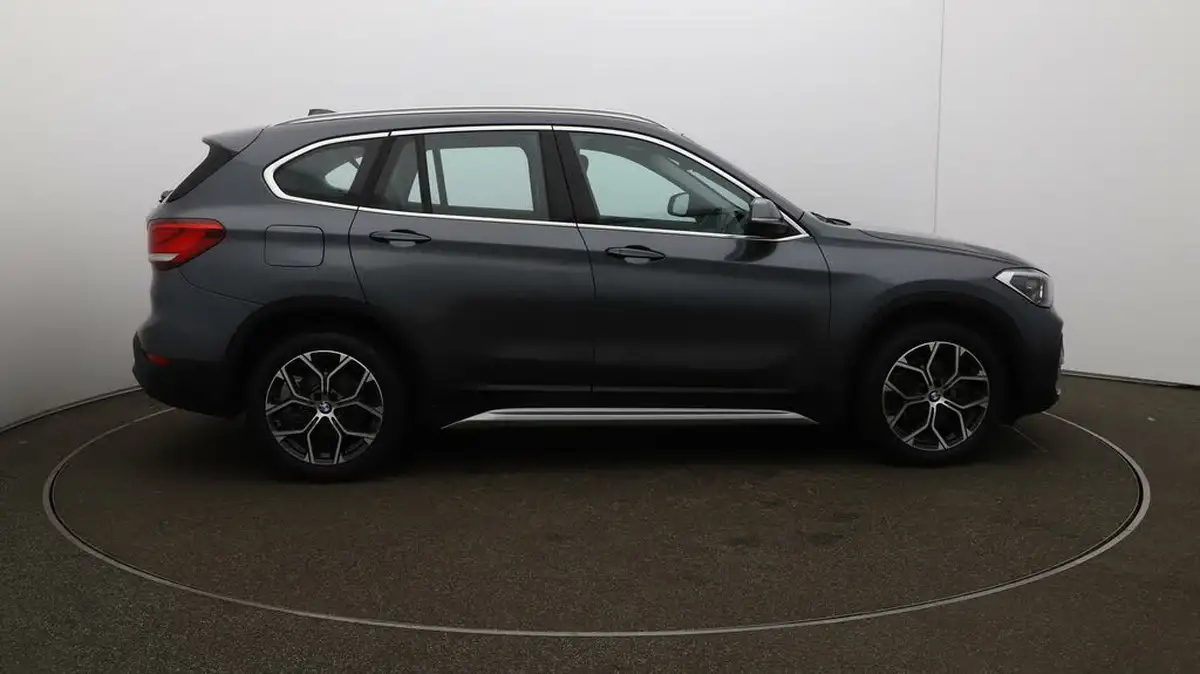 2020-bmw-x1-15-sdrive18i-xline-big-39