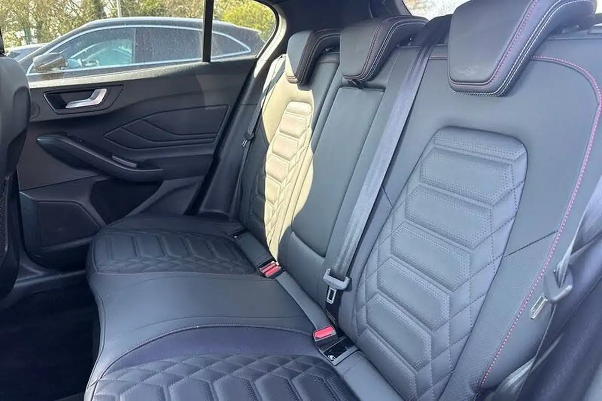 2023-ford-focus-10t-st-line-x-125ps-hatchback-big-19