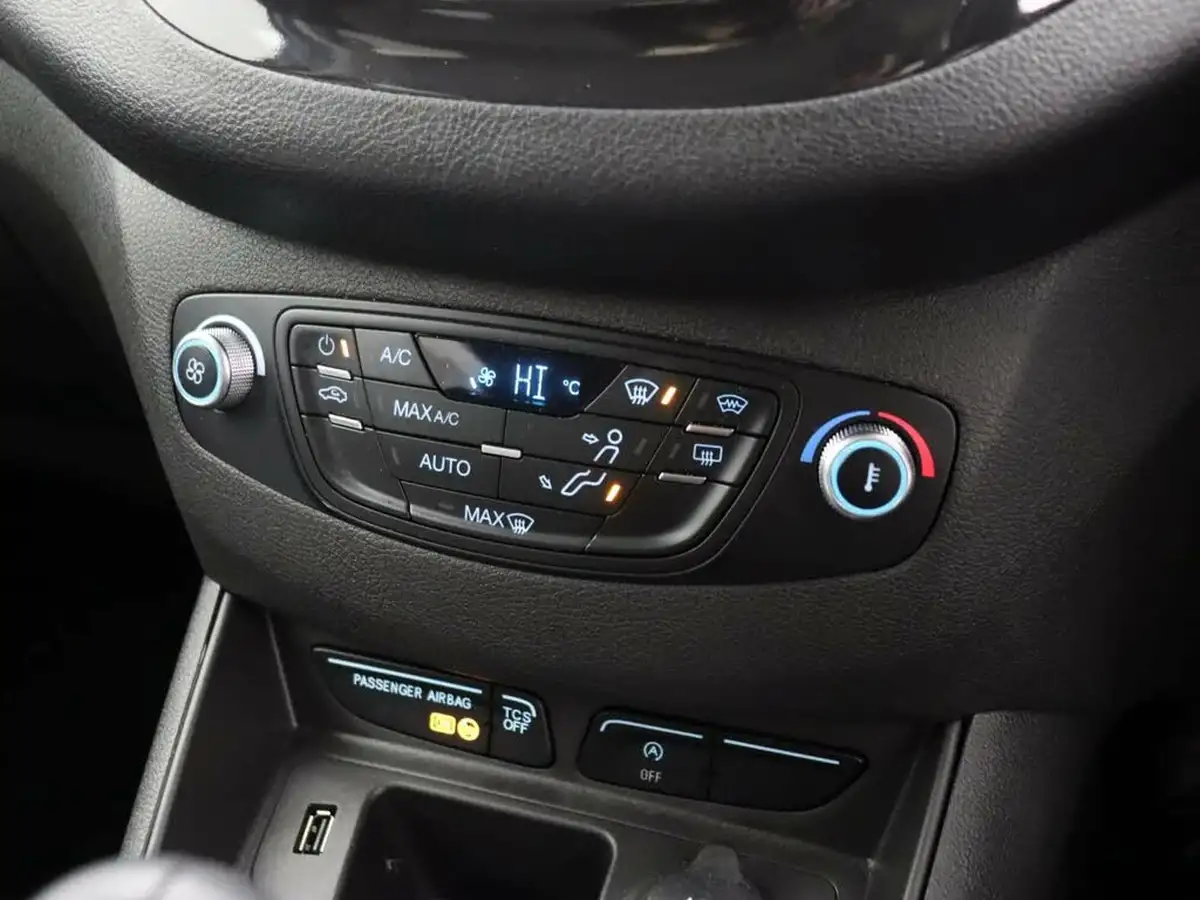 2020-ford-tourneo-courier-15tdci-titanium-big-18