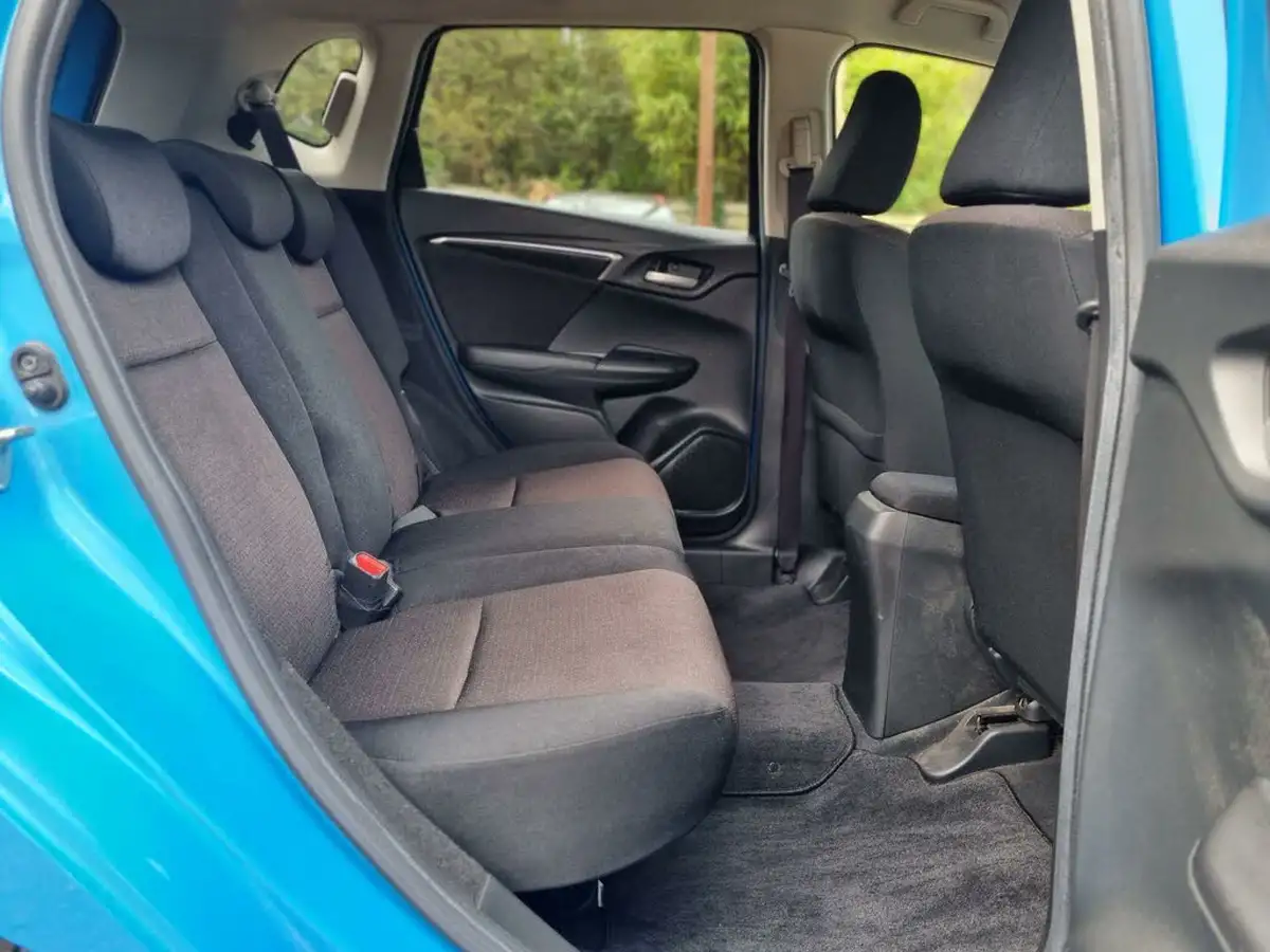 2014-honda-fit-hybrid-big-29