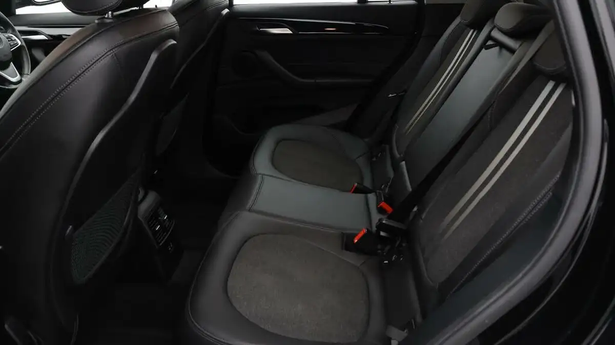 2021-bmw-x1-15-xdrive-25e-phev-sport-big-15