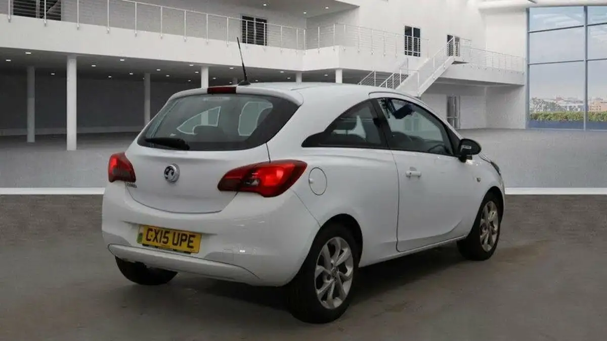 2015-vauxhall-corsa-14-excite-ac-90ps-ecoflex-3d-1398cc-big-3
