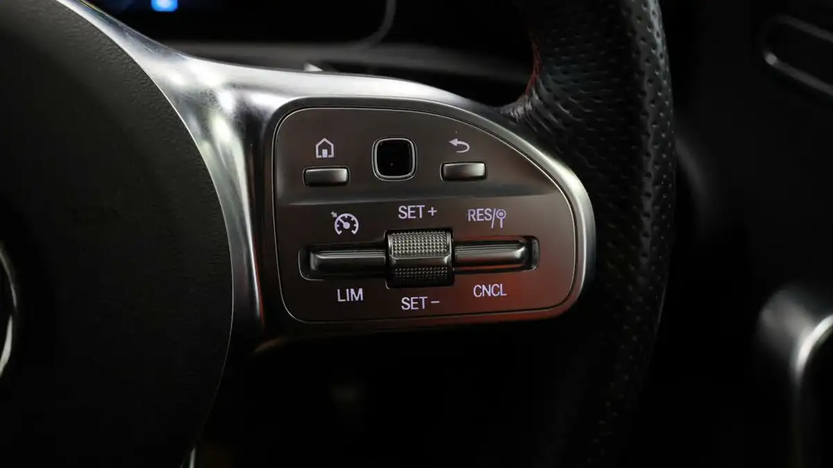 2020-mercedes-benz-a-class-13-a180-amg-line-executive-hatchback-5d-big-22