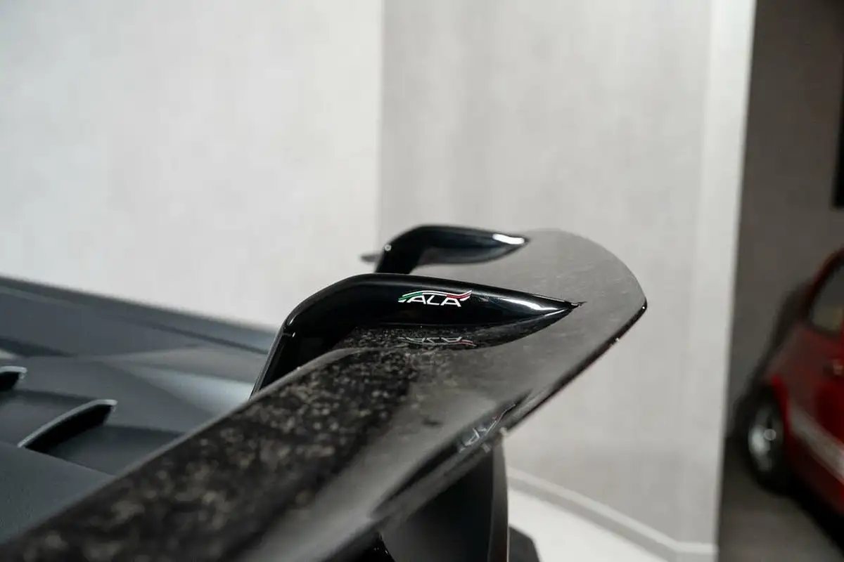 2018-lamborghini-huracan-52-performante-coupe-big-34