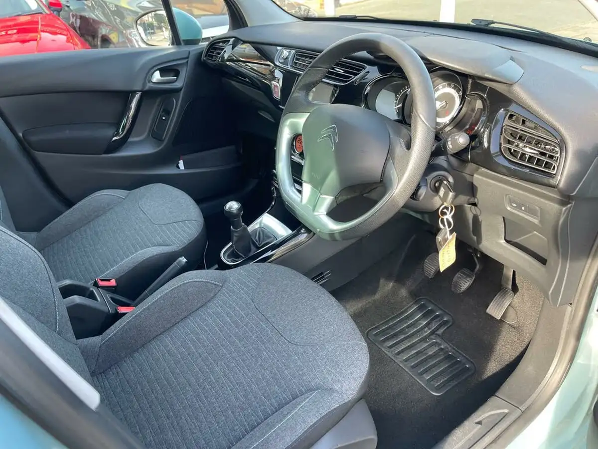 2017-citroen-c3-12-platinum-big-14