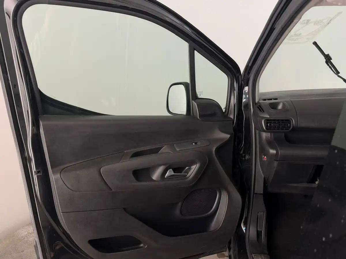 2022-vauxhall-combo-life-15-se-100ps-big-4