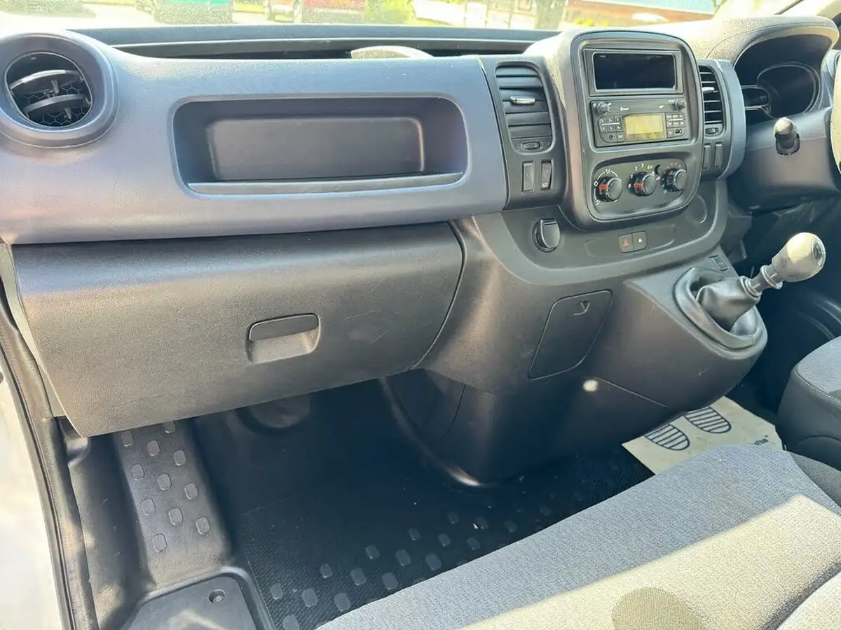 2015-vauxhall-vivaro-16cdti-2700-l1h1-90ps-panel-big-11