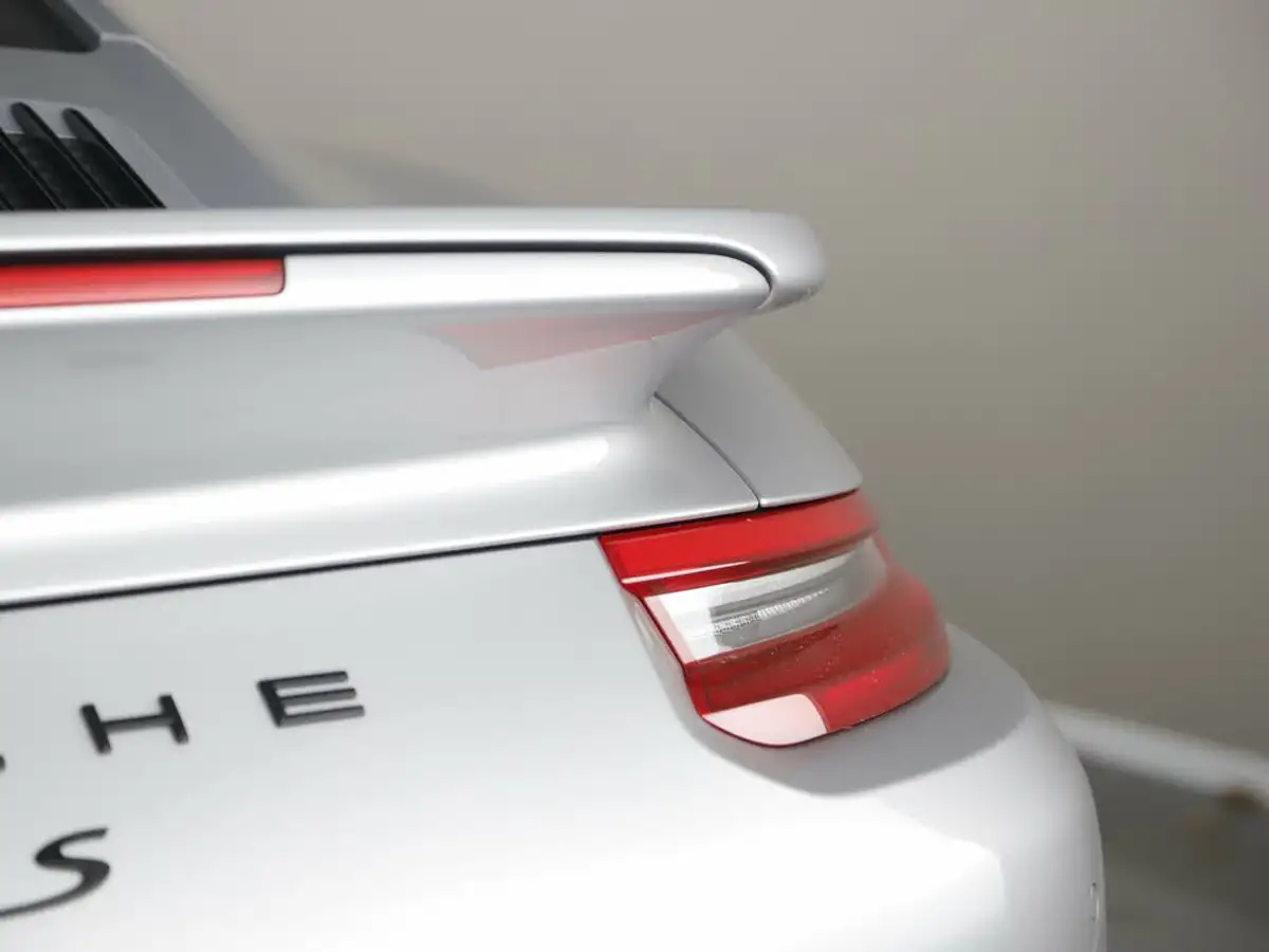 2016-porsche-911-38-turbo-s-coupe-big-9