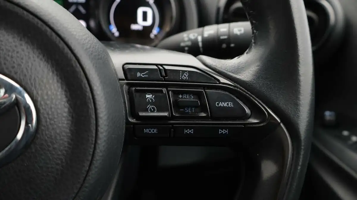 2022-toyota-yaris-15-vvt-i-dynamic-big-24