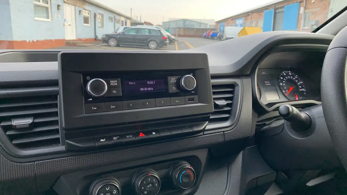 2022-renault-trafic-20dci-ll30-130-business-panel-big-21