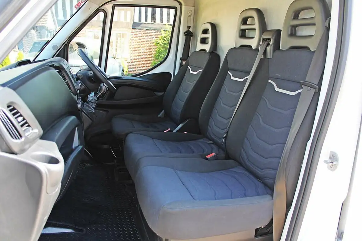 2021-iveco-daily-s-class-23td-35s14v-business-3520mm-h2-136pseu6dt-big-8