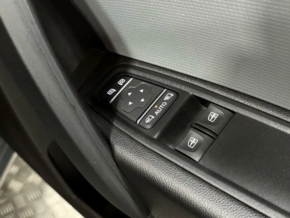 2023-nissan-townstar-e-45kwh-l1-acenta-big-33