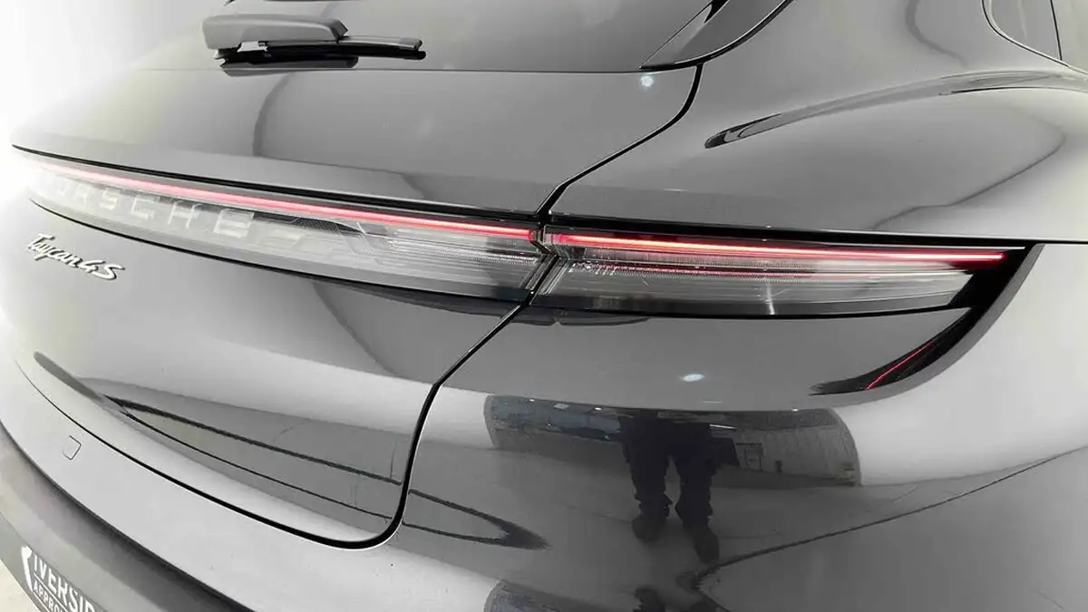 2022-porsche-taycan-e-4s-cross-turismo-big-26