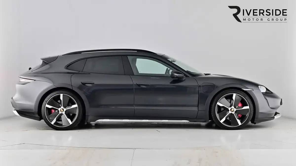 2022-porsche-taycan-e-4s-cross-turismo-big-2