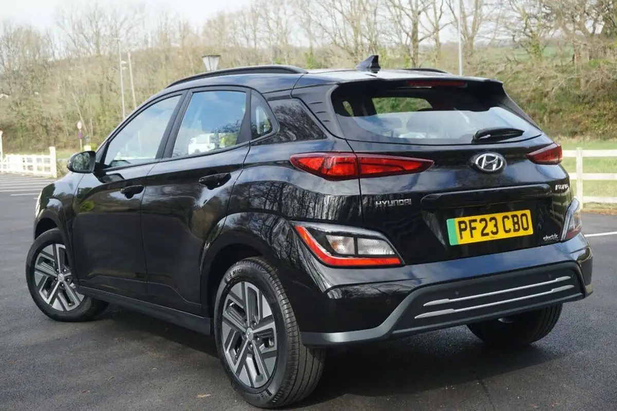 2023-hyundai-kona-e-se-connect-big-1
