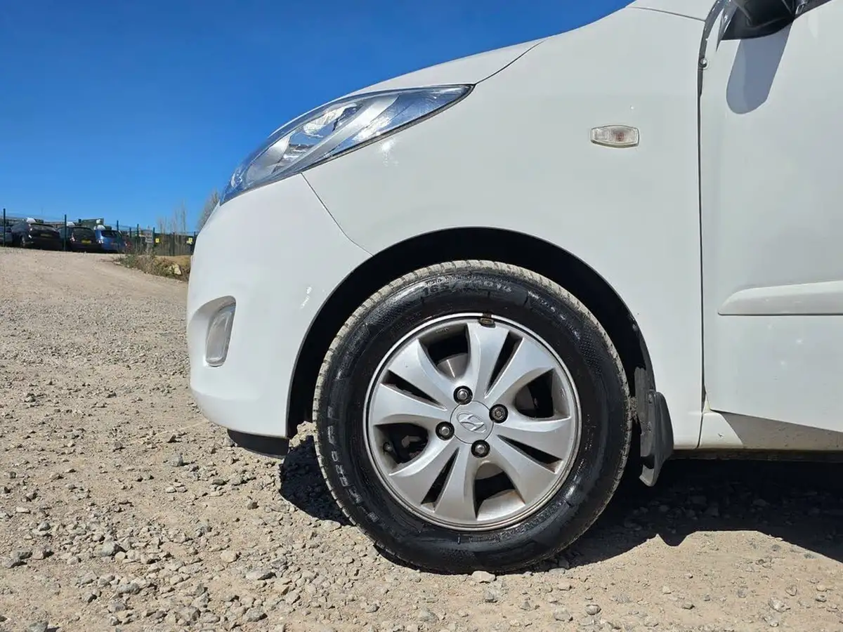 2013-hyundai-i10-12-active-auto-big-33