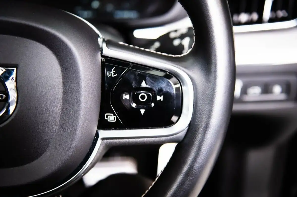 2021-volvo-xc60-20-t8-polestar-engineered-405bhp-twin-engine-big-9
