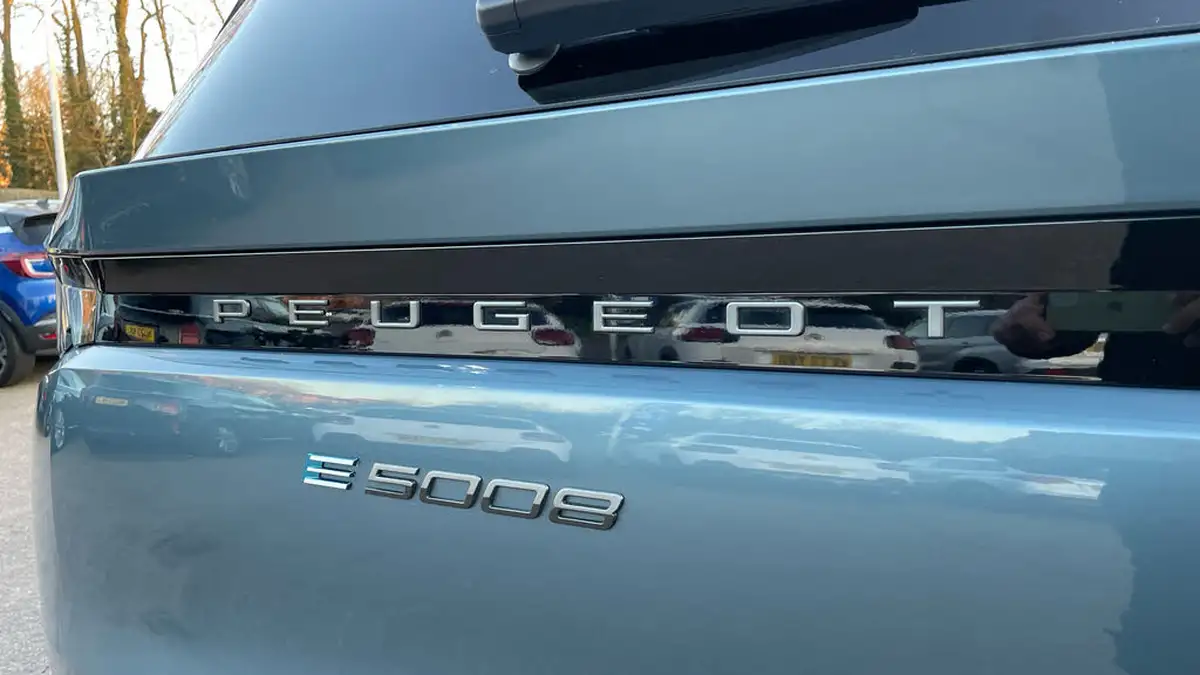 2024-peugeot-5008-suv-e-gt-big-25