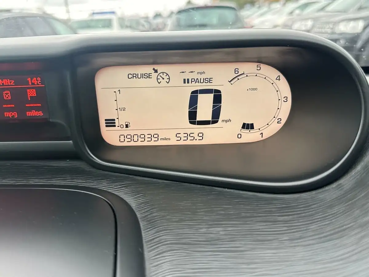 2014-citroen-c3-picasso-14-selection-big-37