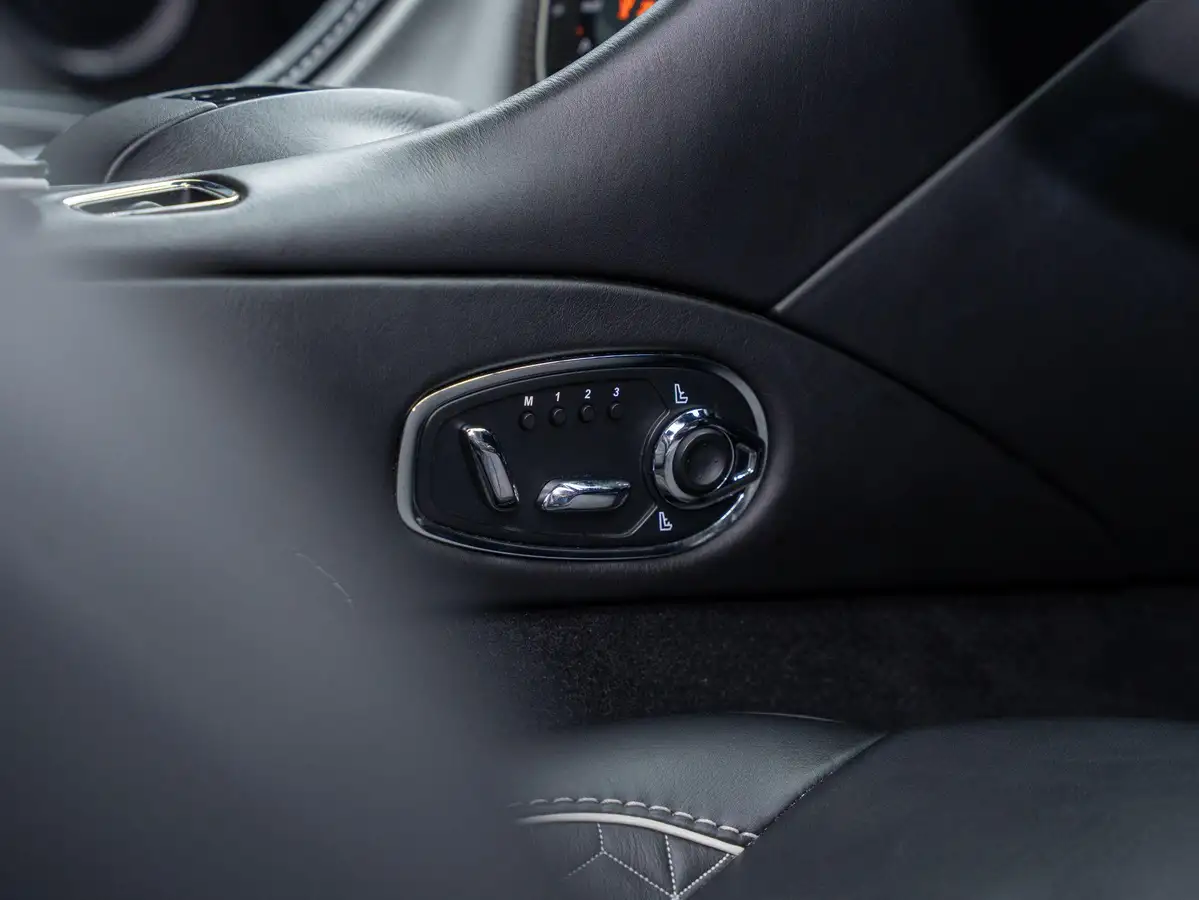 2019-aston-martin-dbs-52-v12-superleggera-big-46