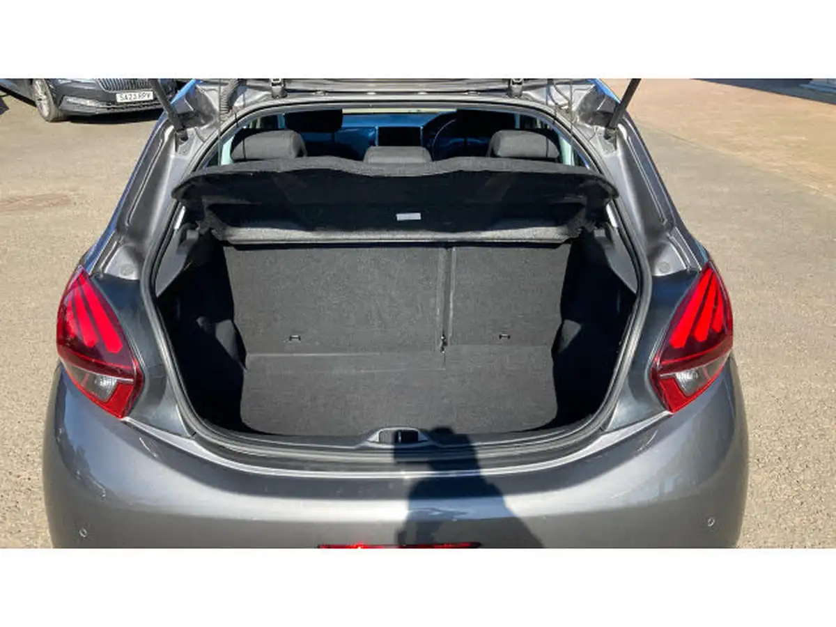 2018-peugeot-208-12-puretech-signature-big-3
