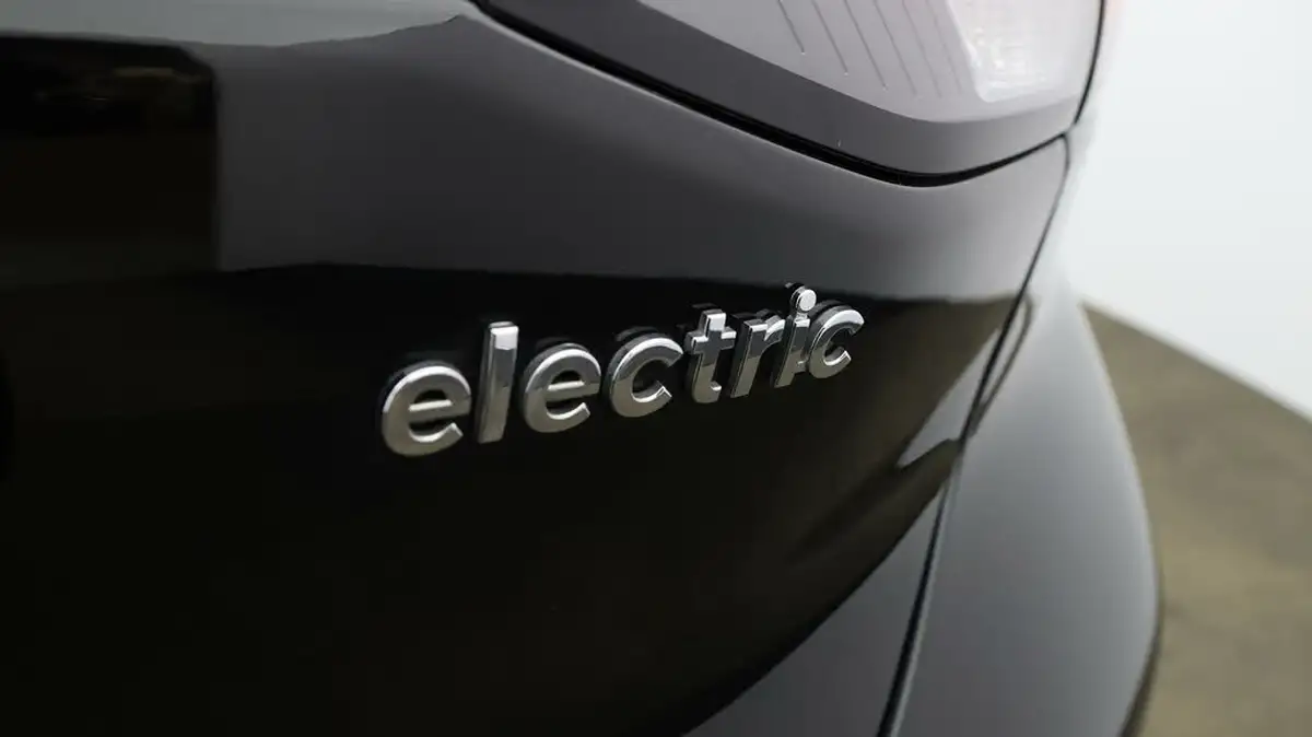 2022-hyundai-ioniq-e-premium-electric-big-20