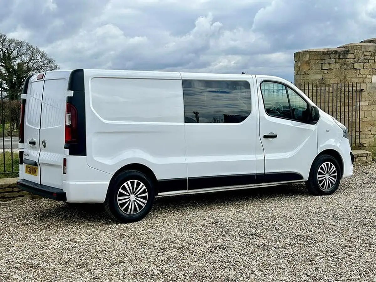 2018-vauxhall-vivaro-16cdti-sportive-2900-l2h1-120pseu6-panel-big-13