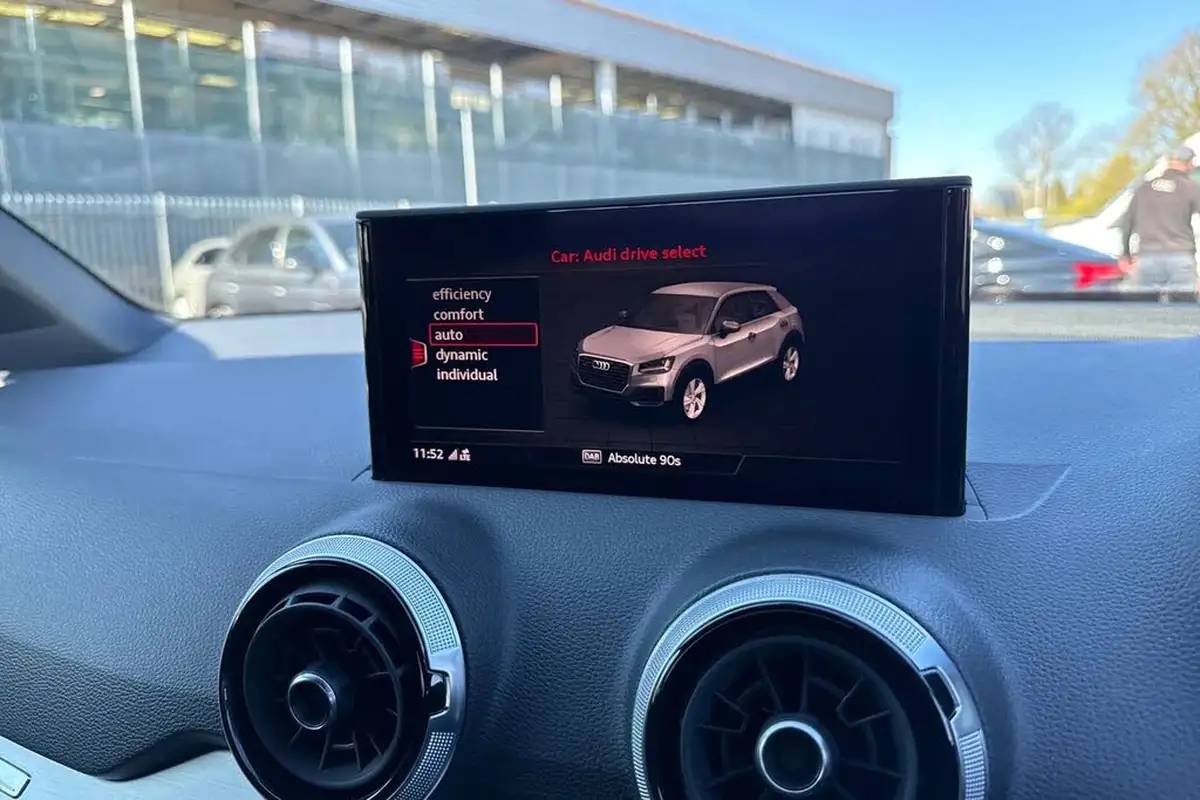 2022-audi-q2-15-35-tfsi-black-edition-s-tronic-big-31